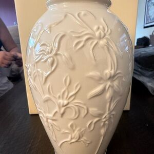 Lenox Masterpiece Collection Vase